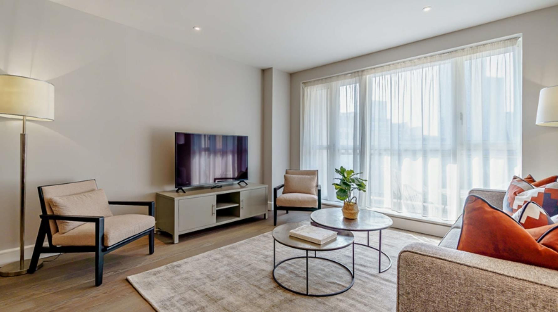 Flat Westferry Circus in Greater London