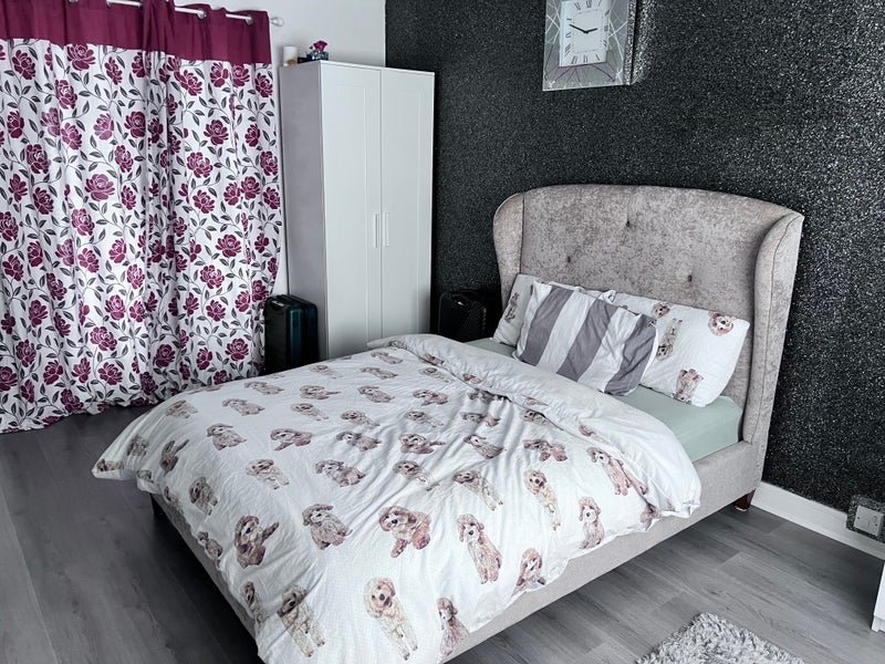 Room Glenshee Street in Glasgow