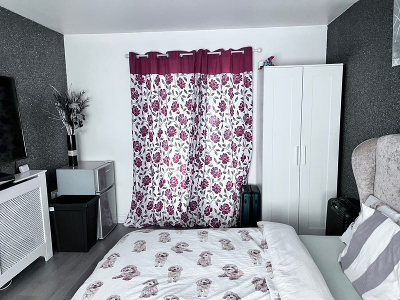 Room Glenshee Street in Glasgow