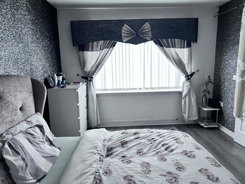 Room Glenshee Street in Glasgow