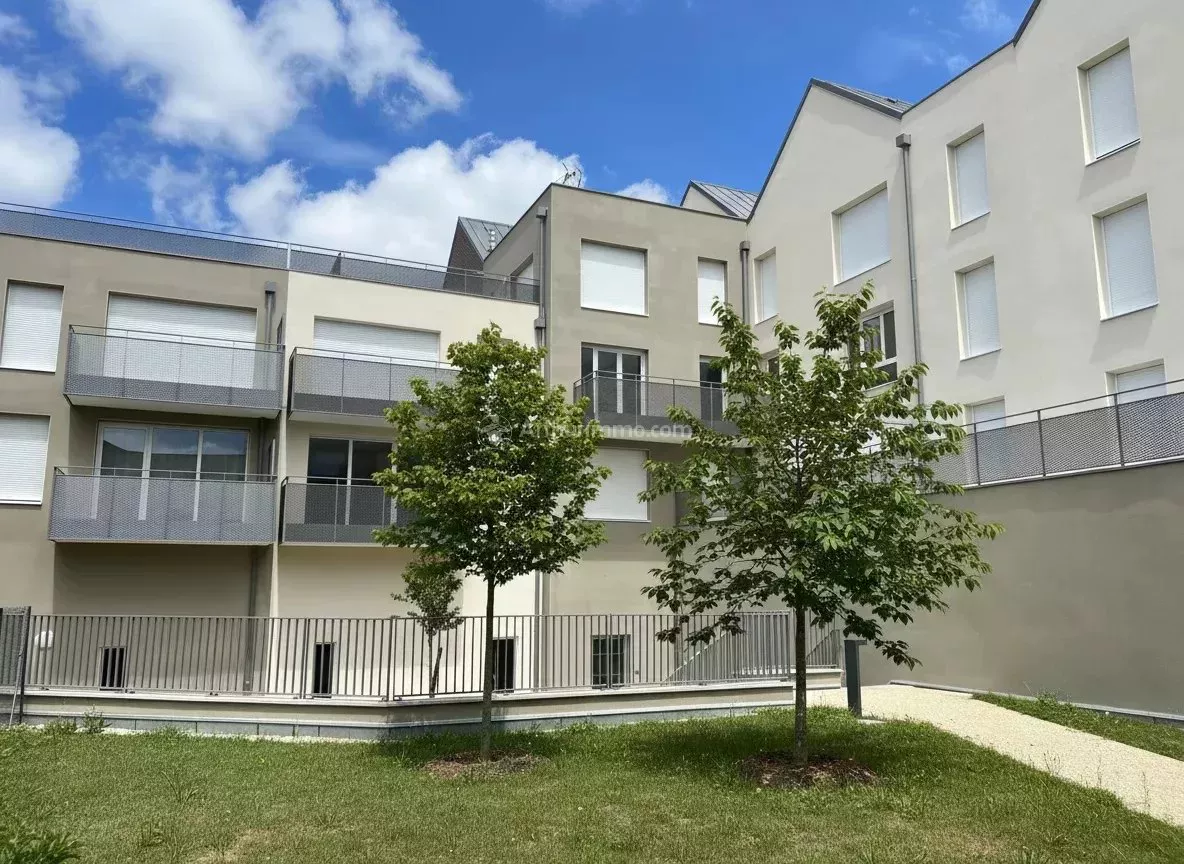 Flat Rue du Professeur Philippe Maupas in Chambray-lès-Tours