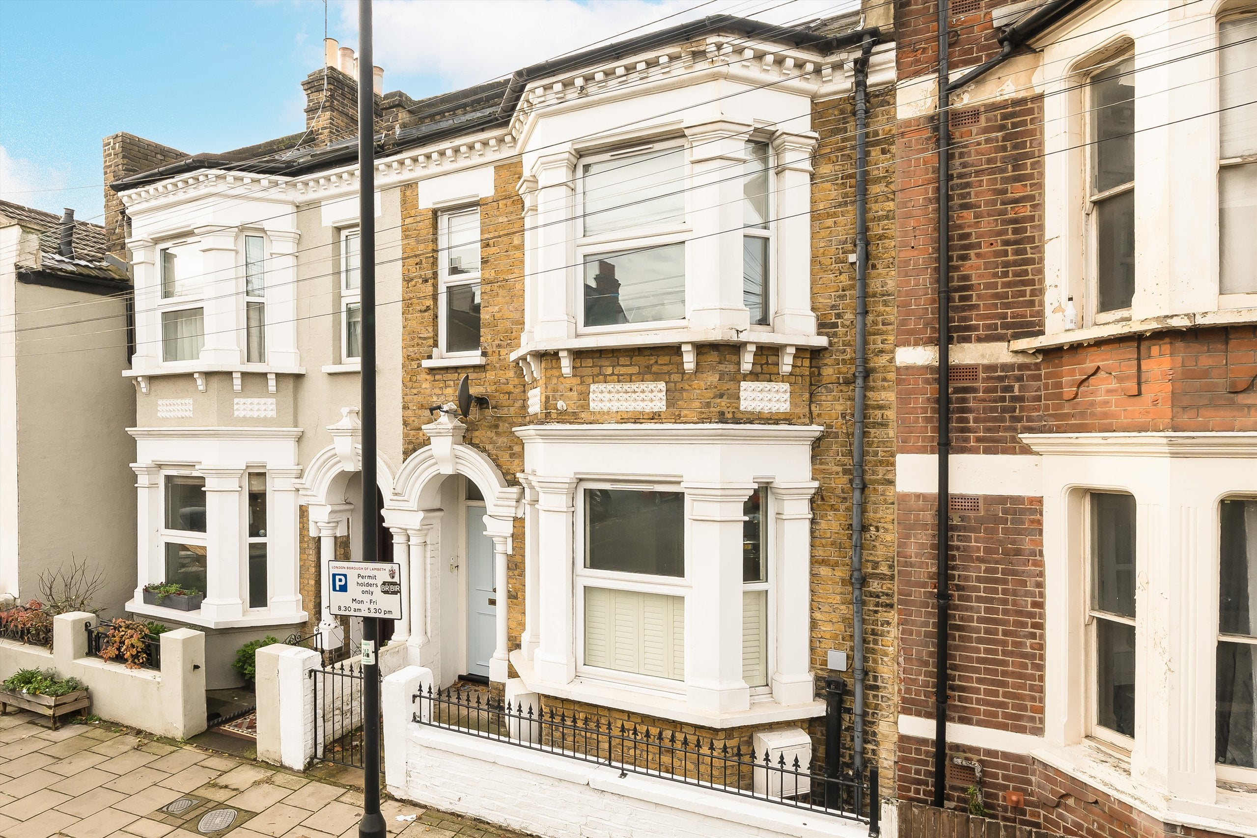 House Hetherington Road in Greater London