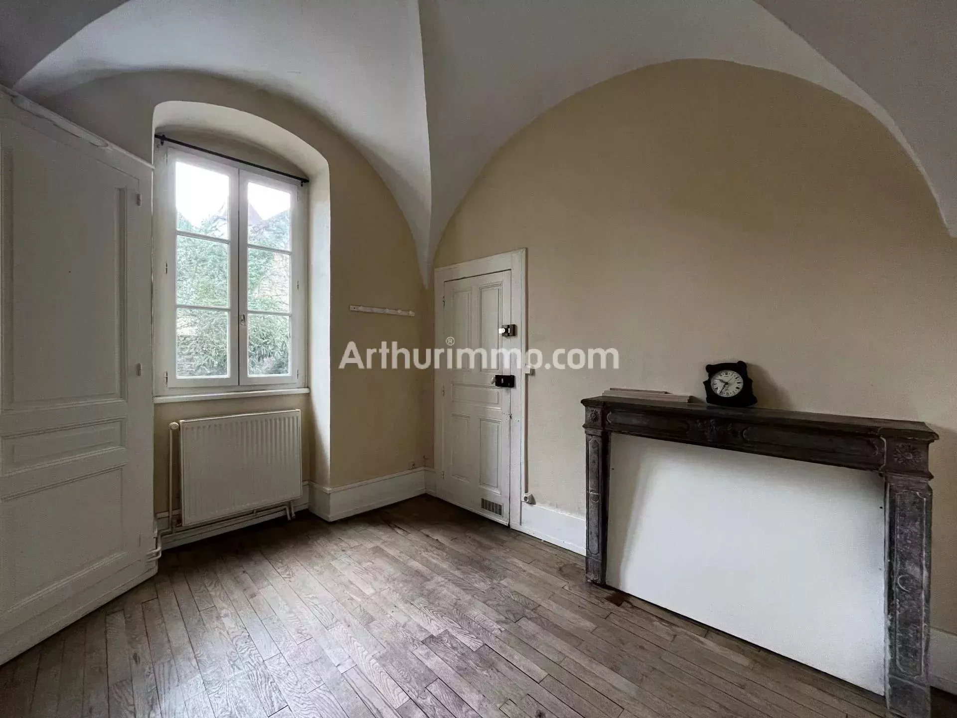 Appartement Place de l'Hôtel de Ville à Lons-le-Saunier