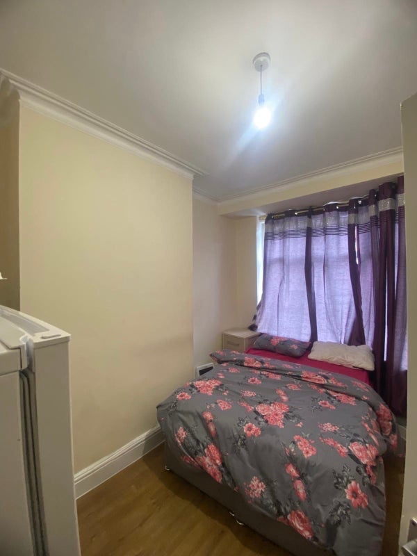 Room Crondall Street in Manchester