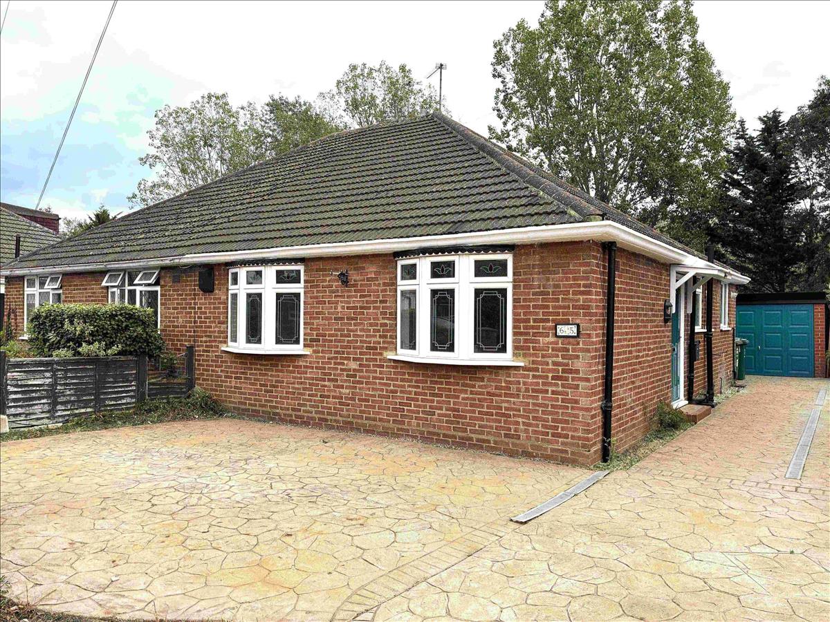 House Brightside Avenue in Staines-Upon-Thames