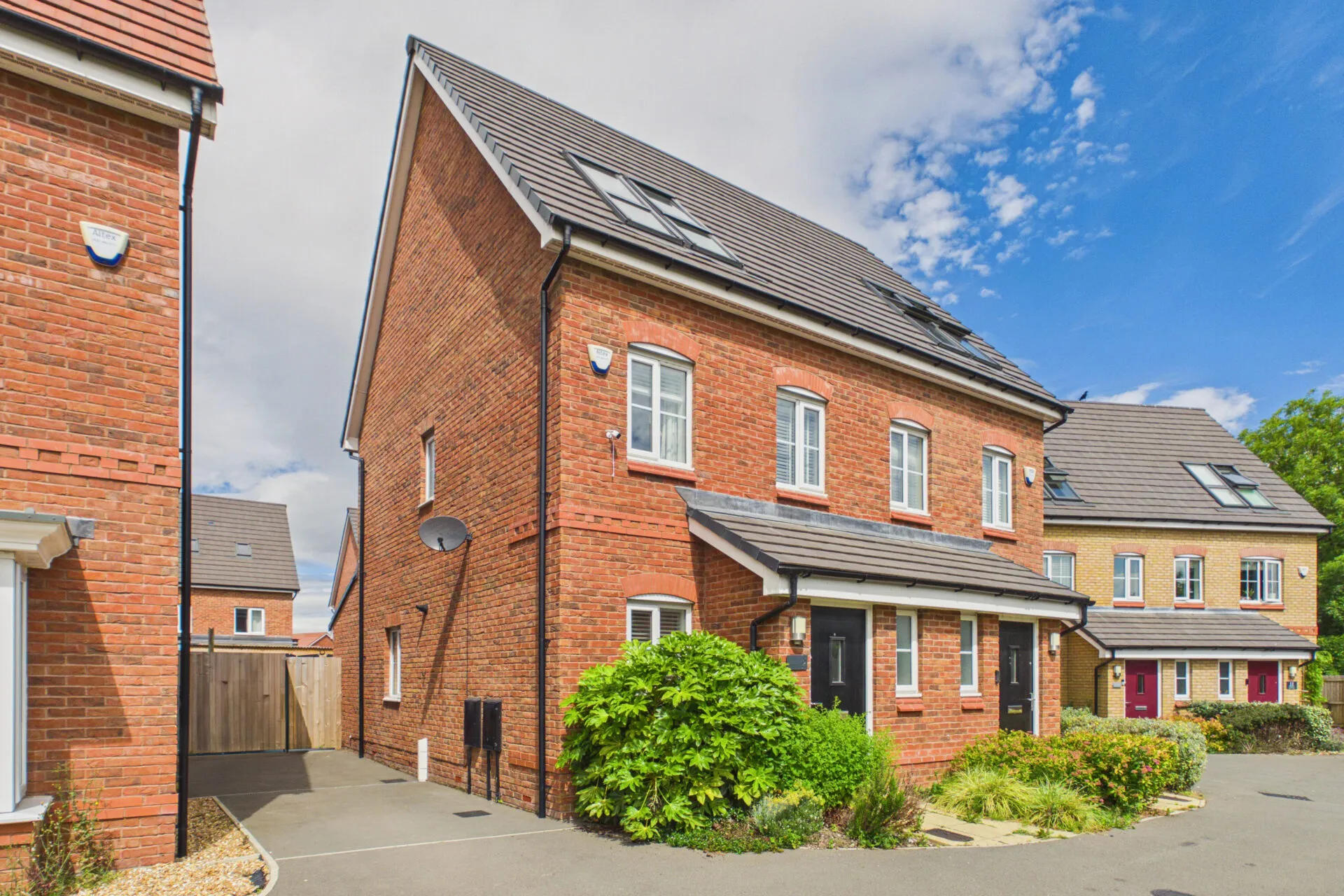 House Wellington Court in Garden City