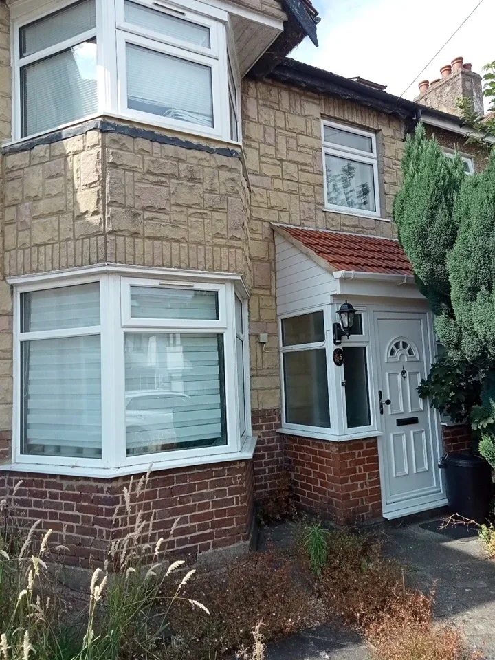 Room Dickens Avenue in Greater London