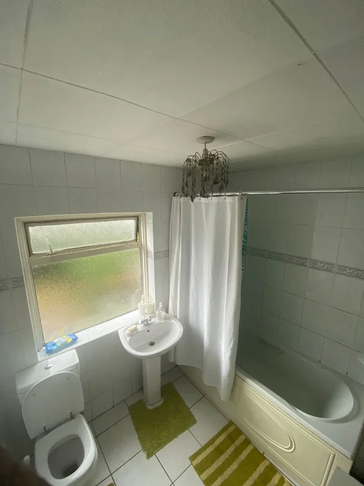 Room Dickens Avenue in Greater London