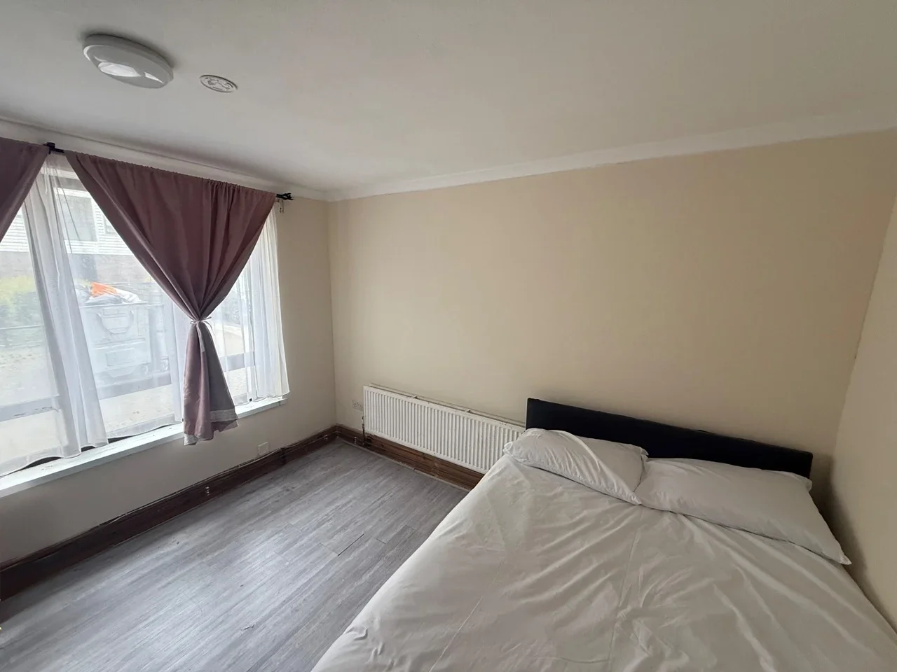 Room Summerwood Road in Greater London