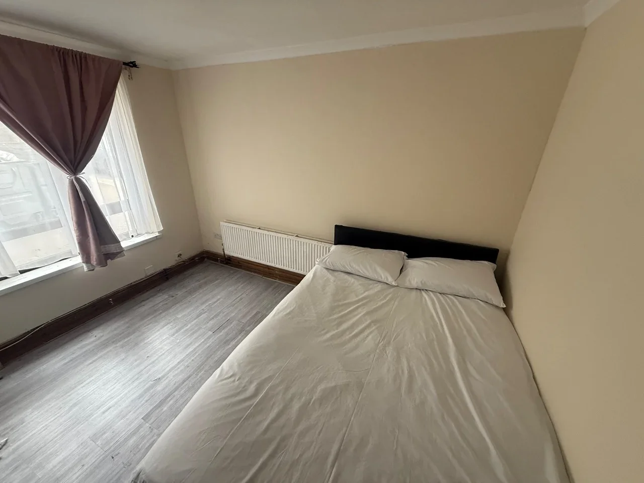 Room Summerwood Road in Greater London