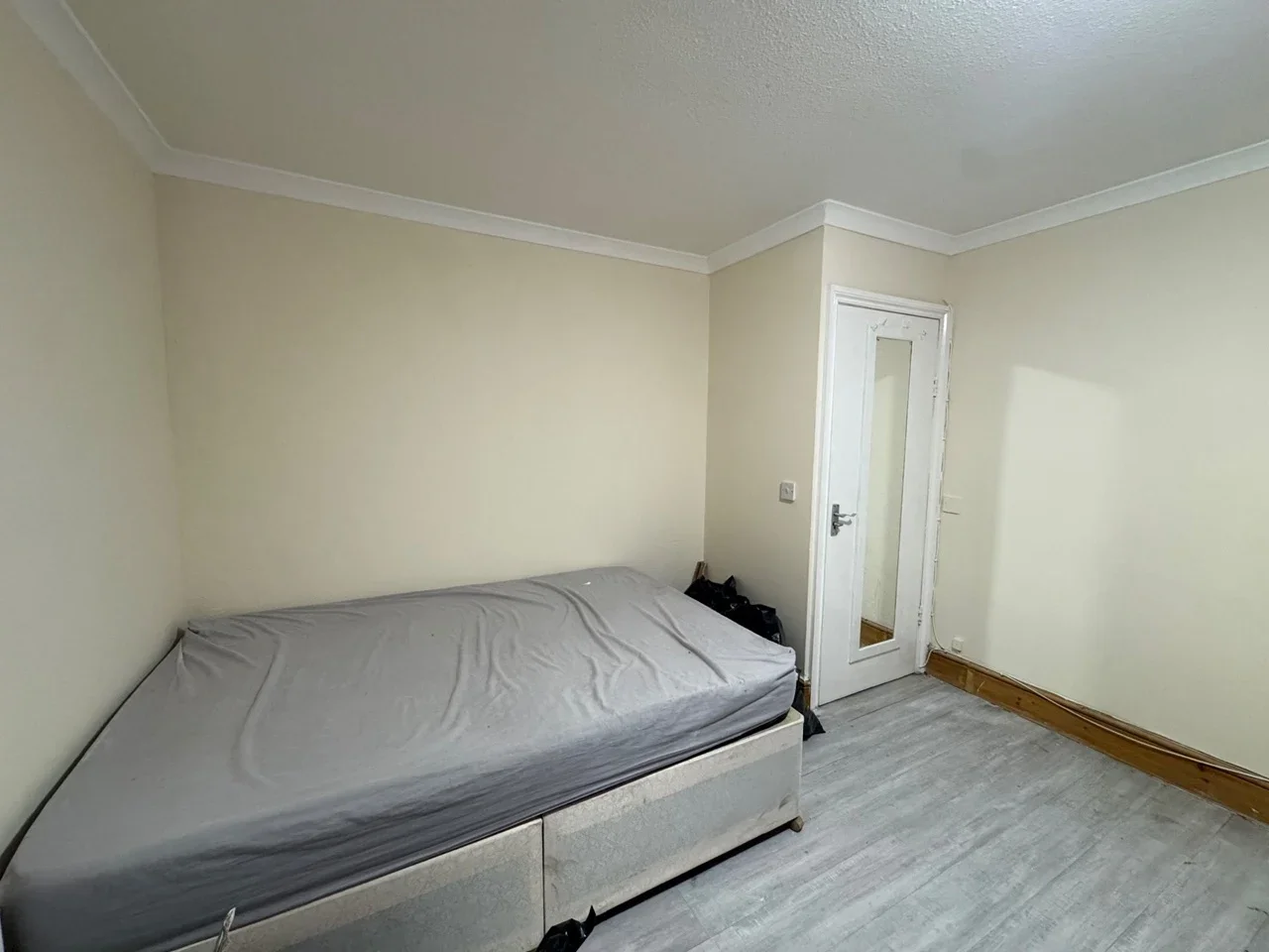 Room Summerwood Road in Greater London