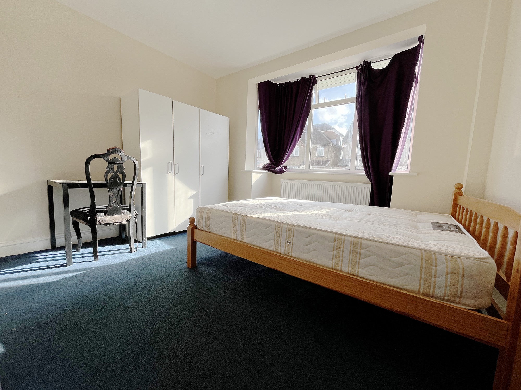 Room Oak Avenue in London