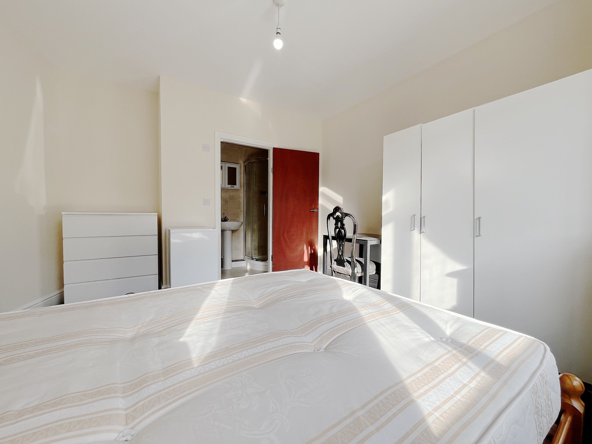 Room Oak Avenue in London