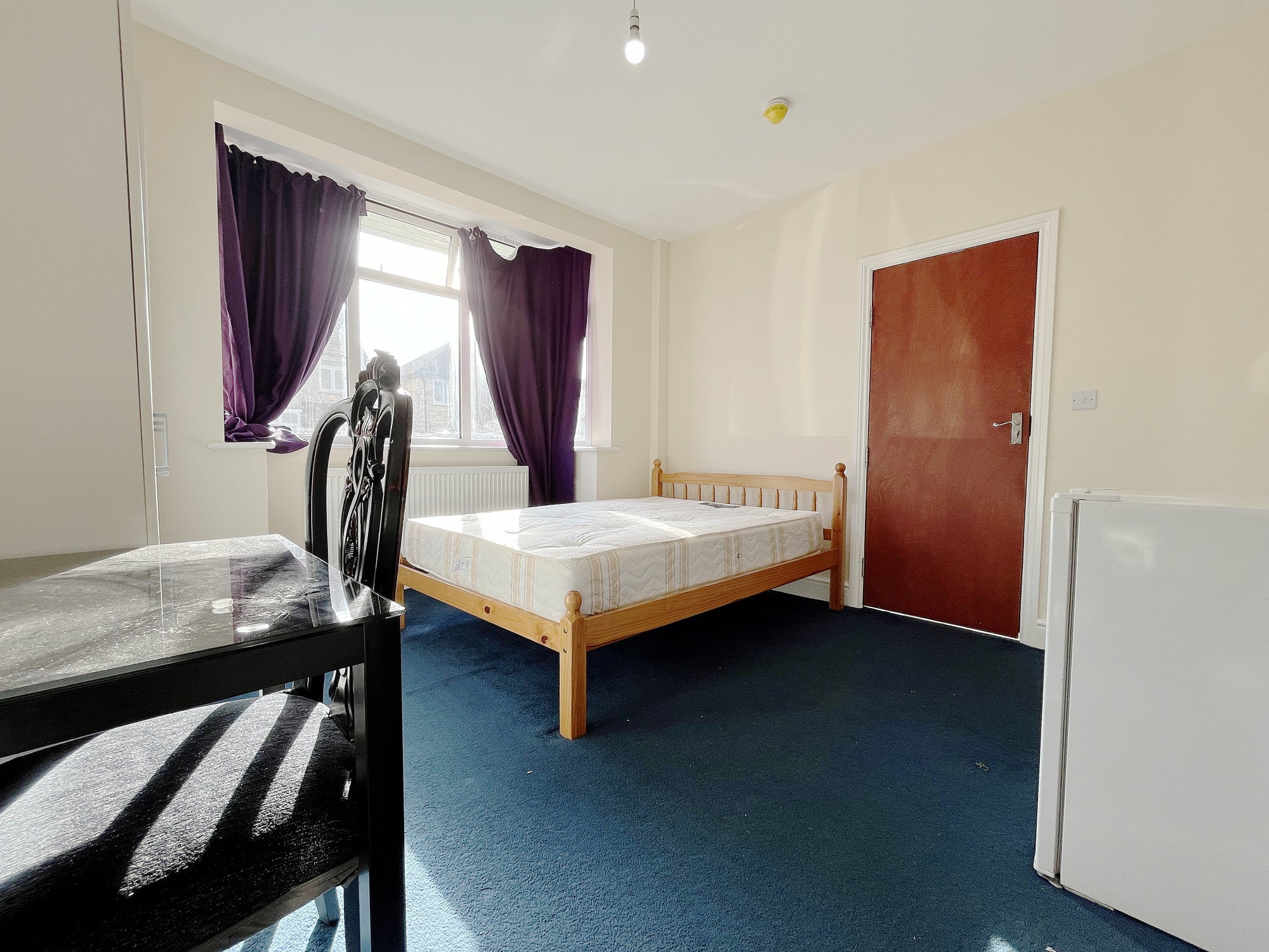 Room Oak Avenue in London