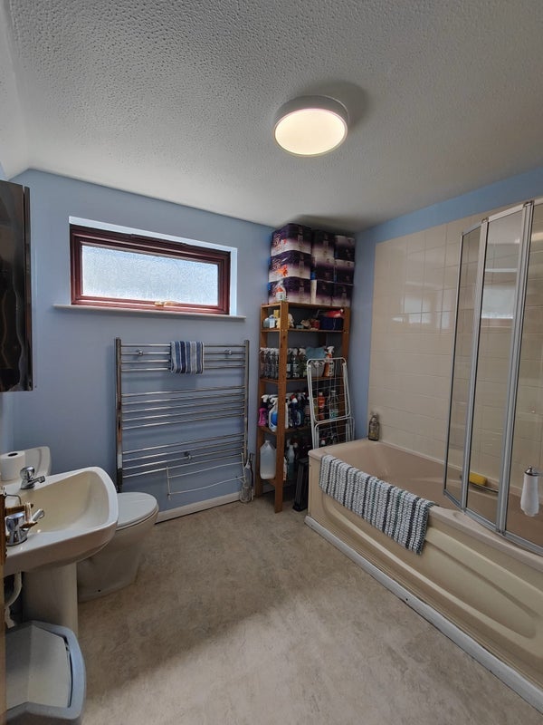 Room Redriff Road in Greater London