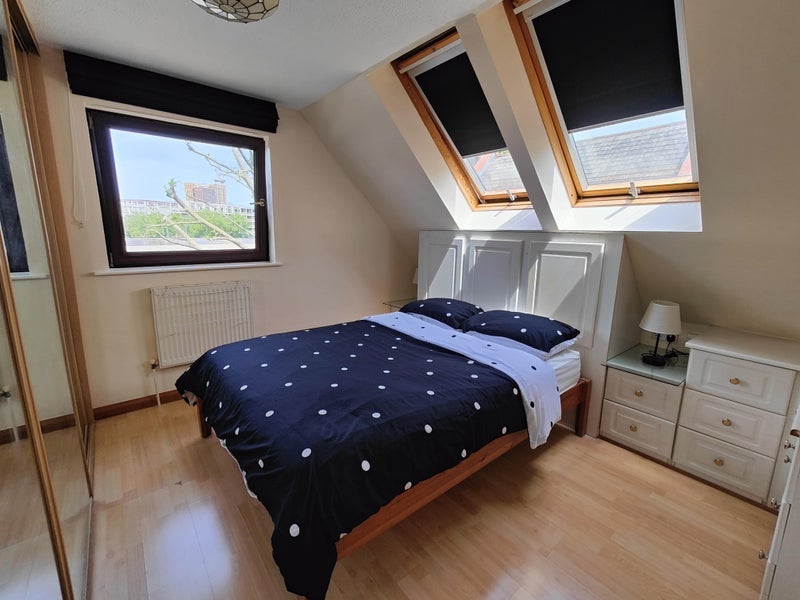 Room Redriff Road in Greater London