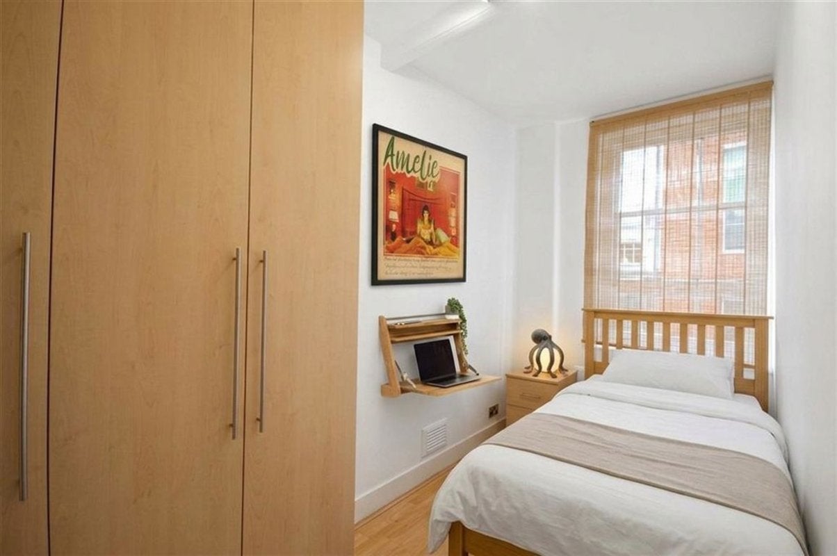 Flat Paul Street in Greater London