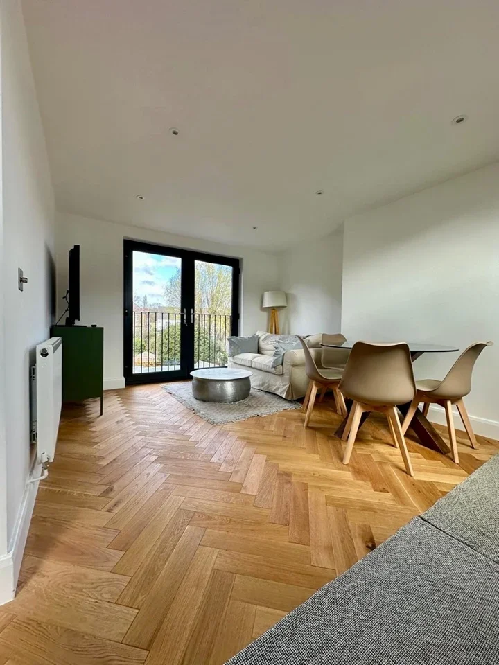 Flat Kingsmead in Greater London