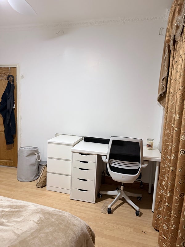Room Central Park Road in Greater London
