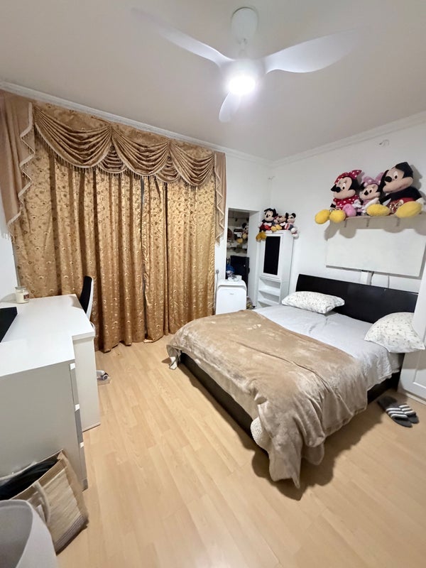 Room Central Park Road in Greater London