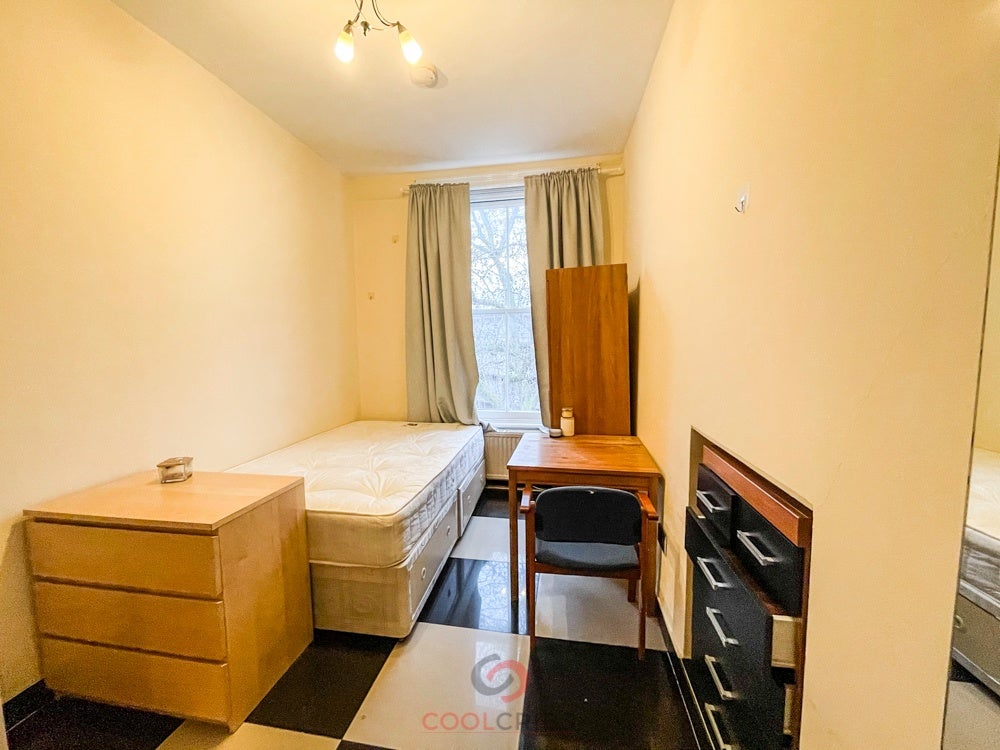 Flat Leinster Gardens in City of Westminster