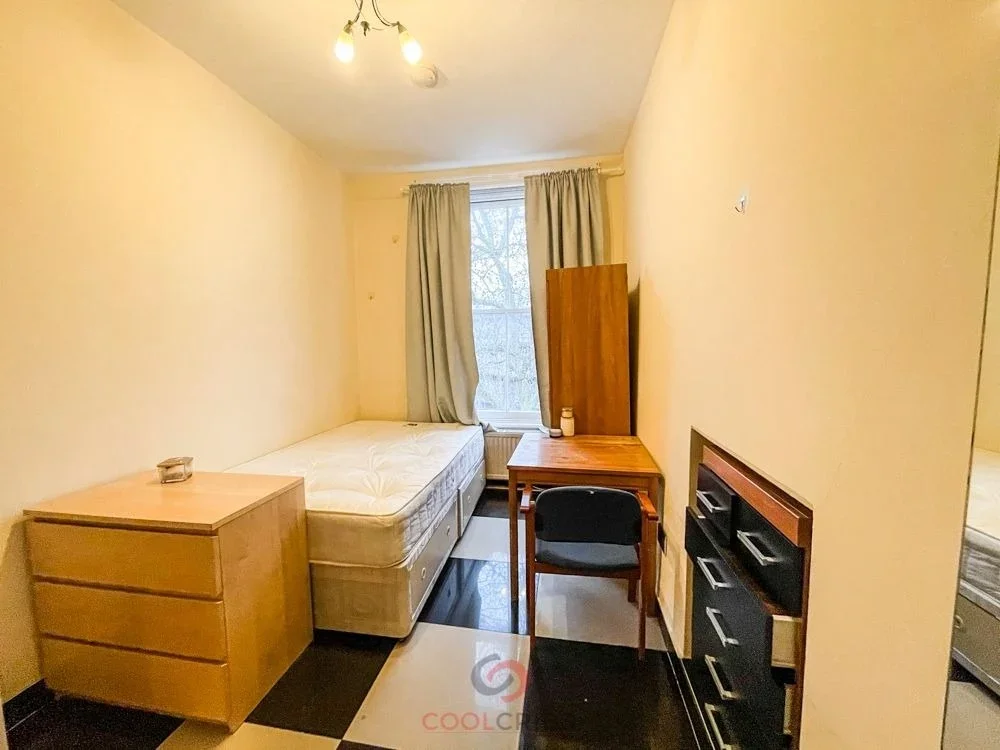 Flat Leinster Gardens in City of Westminster