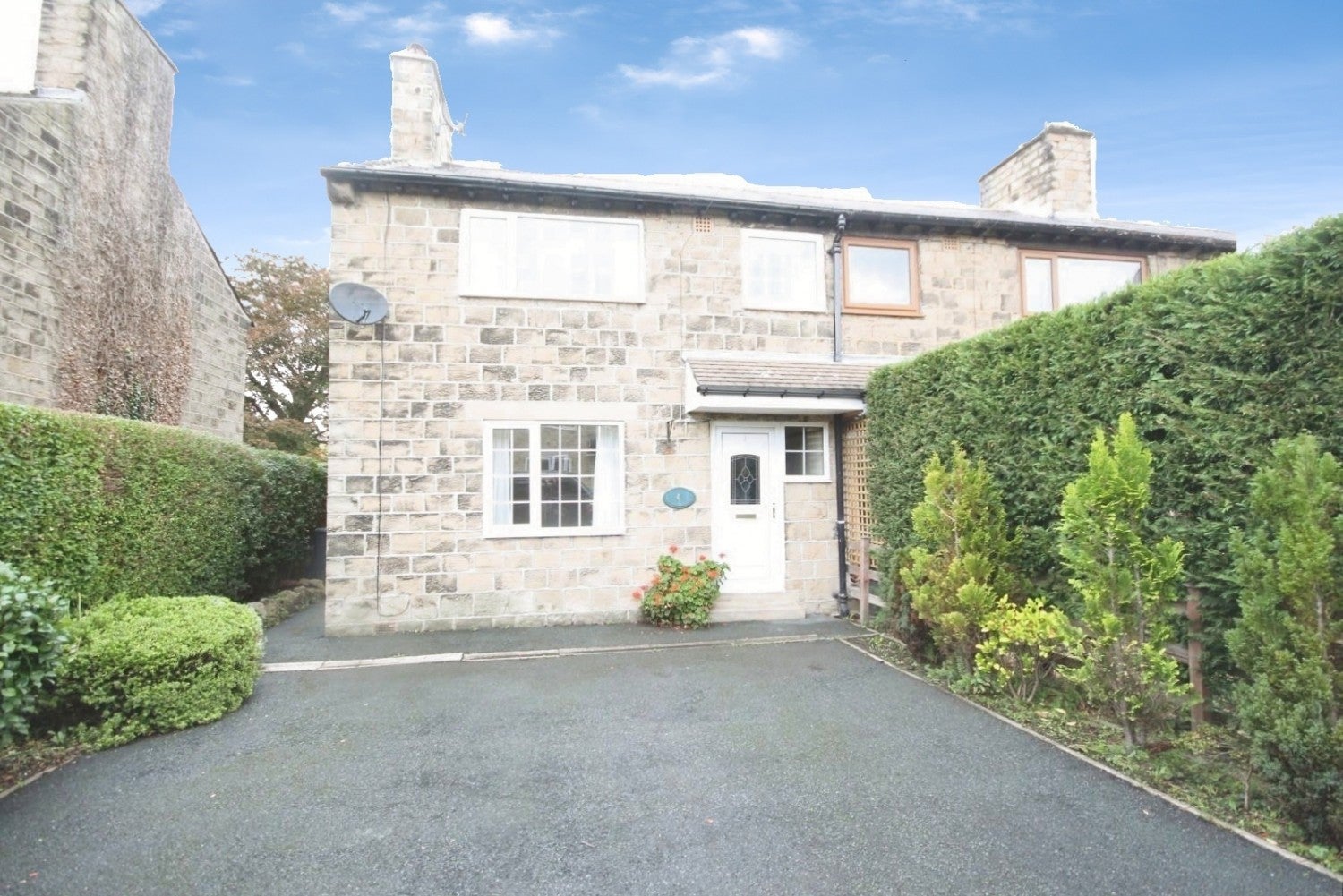 House Manor Crescent in Leeds