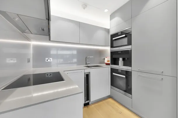 Flat Duchess Walk in Greater London