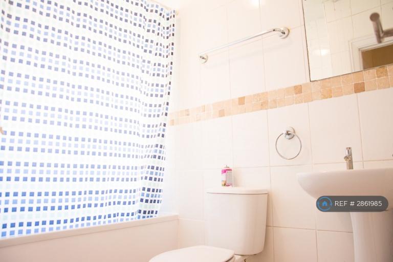 Room Roehampton Vale in Greater London