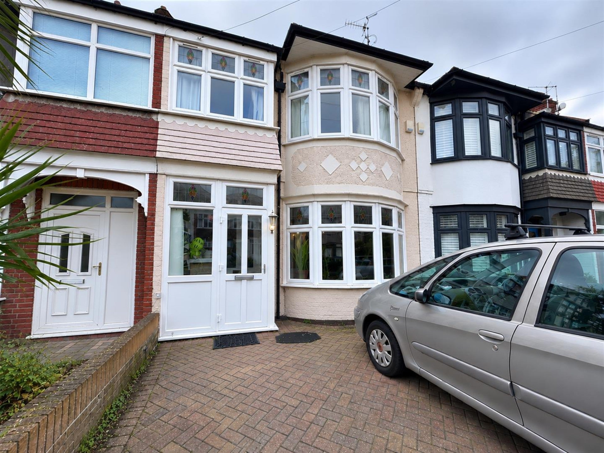 House Woodside Gardens in Greater London