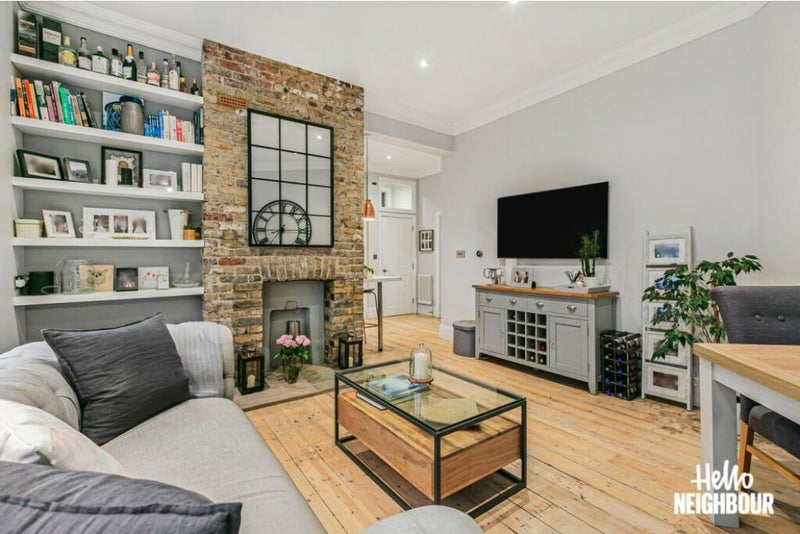 Room Clapham Road in Greater London