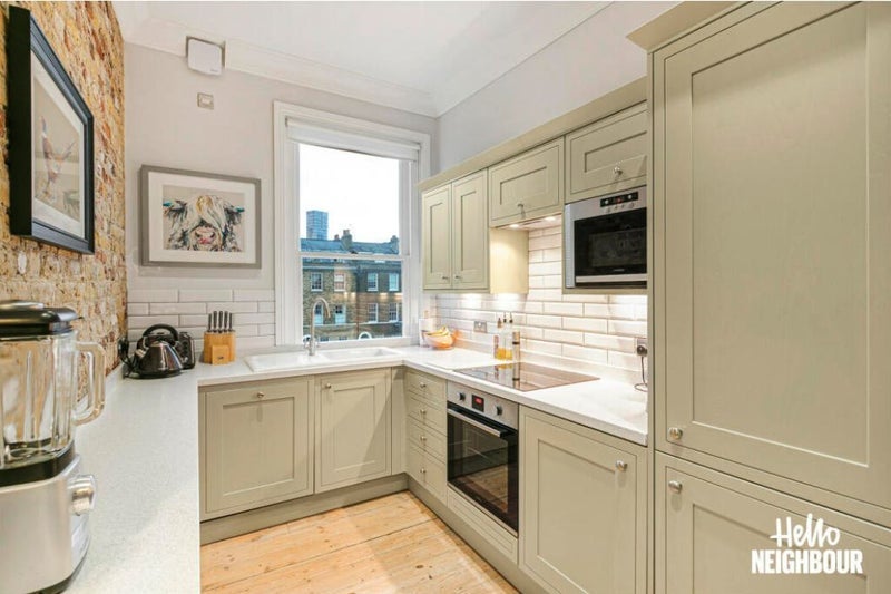 Room Clapham Road in Greater London