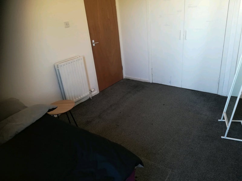 Room Liddesdale Road in Glasgow
