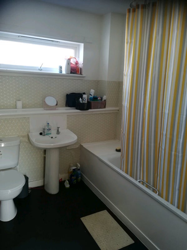 Room Liddesdale Road in Glasgow