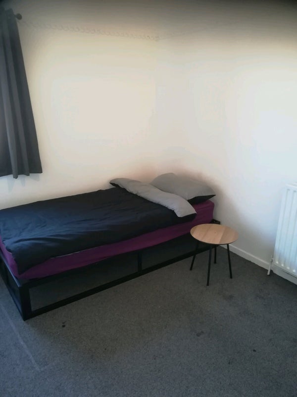 Room Liddesdale Road in Glasgow
