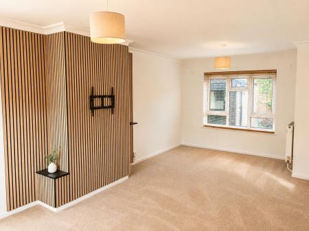 House Arnold Close in Tamworth