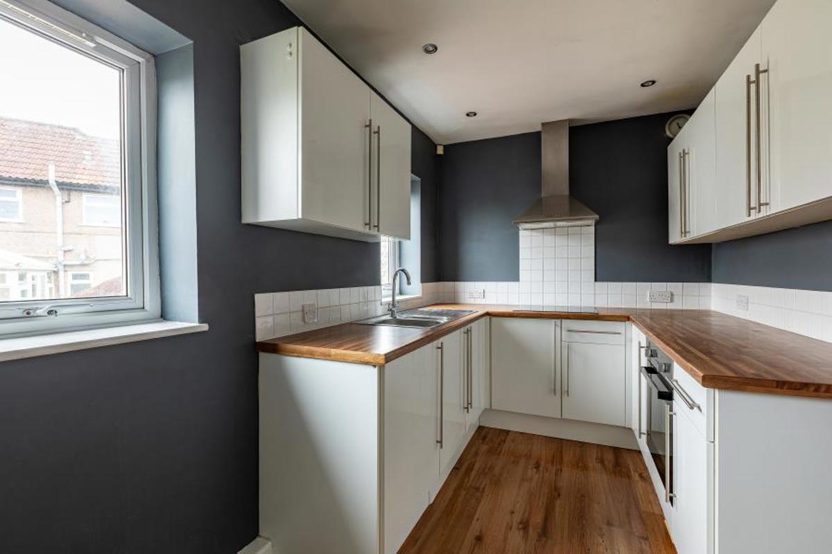 Flat Grove Leaze in Bristol
