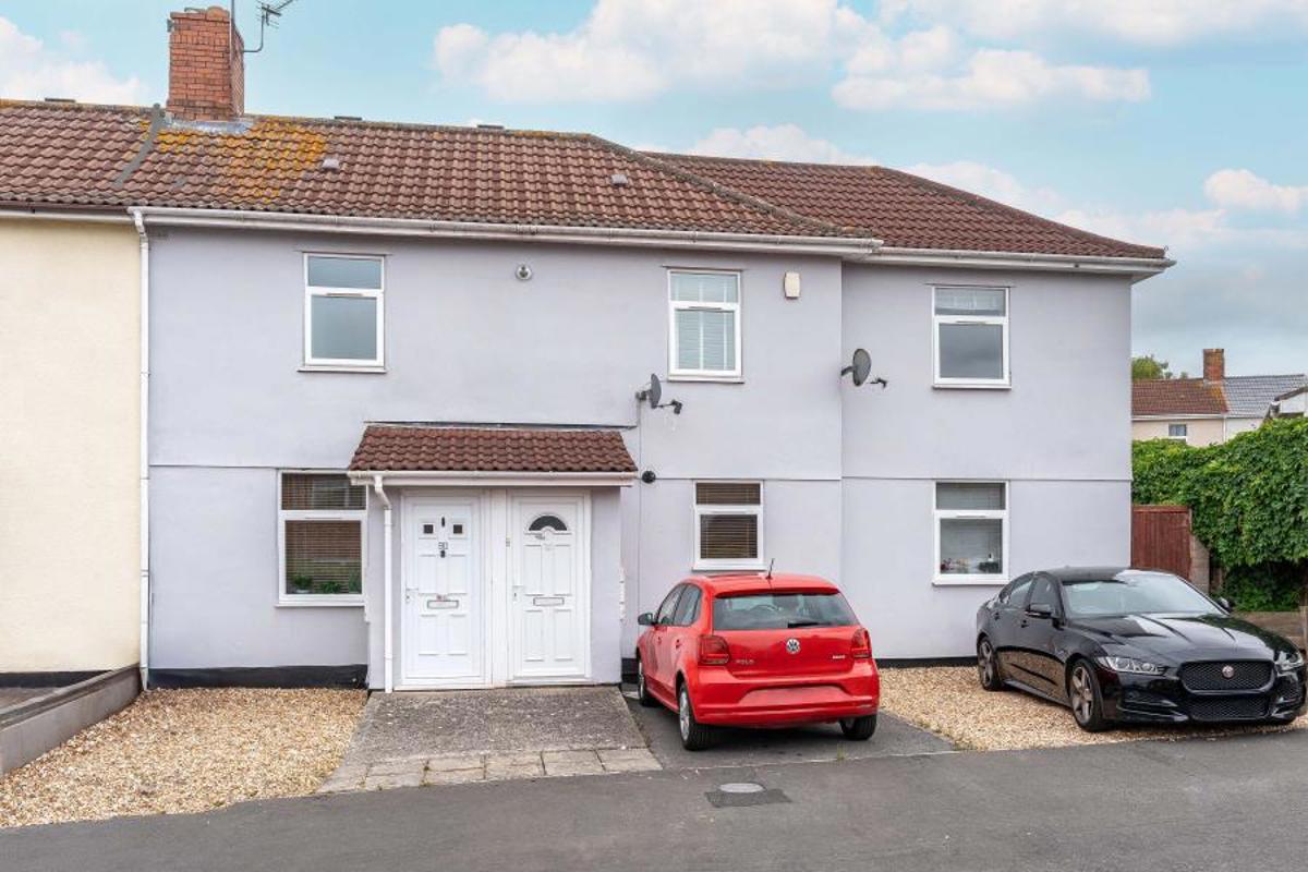 Flat Grove Leaze in Bristol