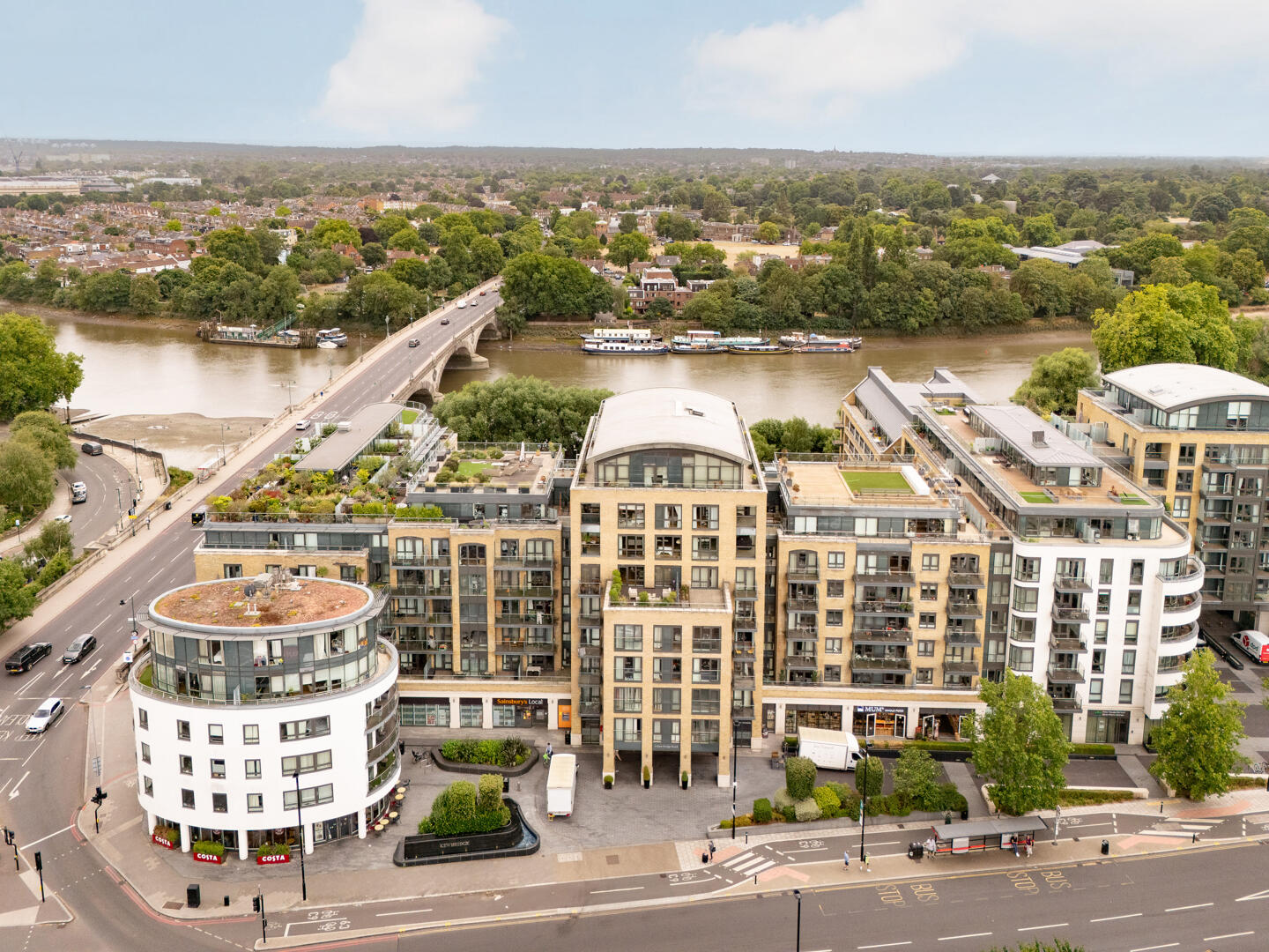 Flat Kew Bridge Road in Greater London