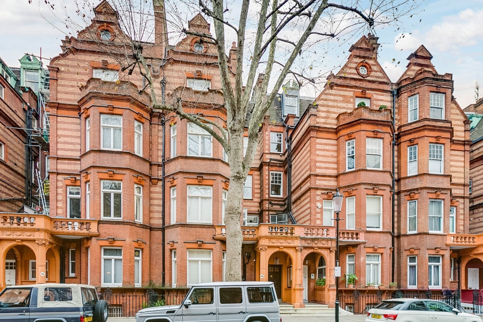 Flat Sloane Gardens in Greater London