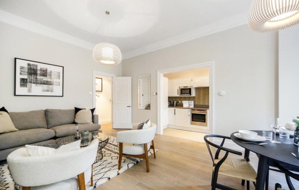 Flat Sloane Gardens in Greater London