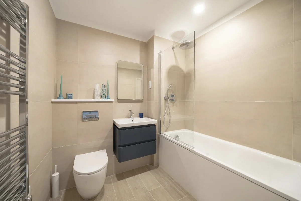 Flat Wyvil Road in Greater London