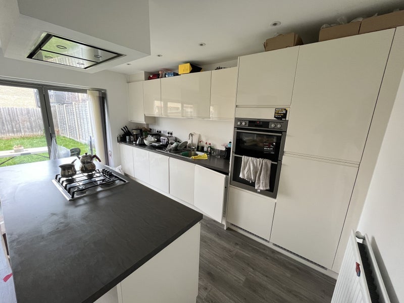 Room Woodland Way in Harlow