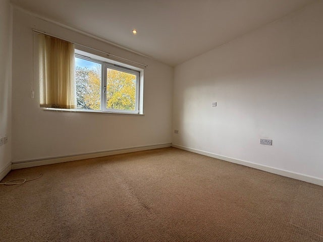 Flat Ecclesfield Court in Ecclesfield