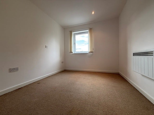 Flat Ecclesfield Court in Ecclesfield