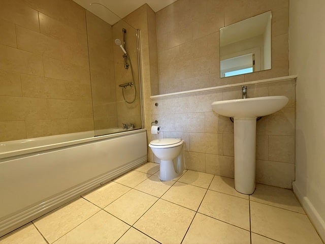 Flat Ecclesfield Court in Ecclesfield