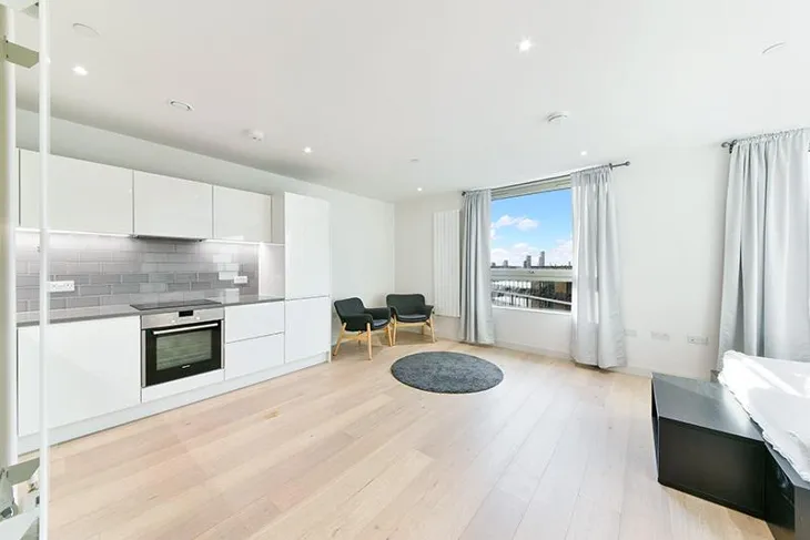 Flat Starboard Way in Greater London