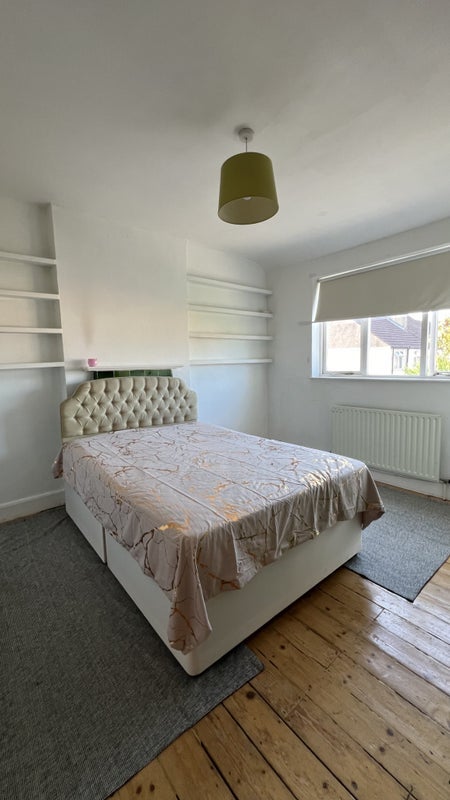 Room Broadview Road in Greater London