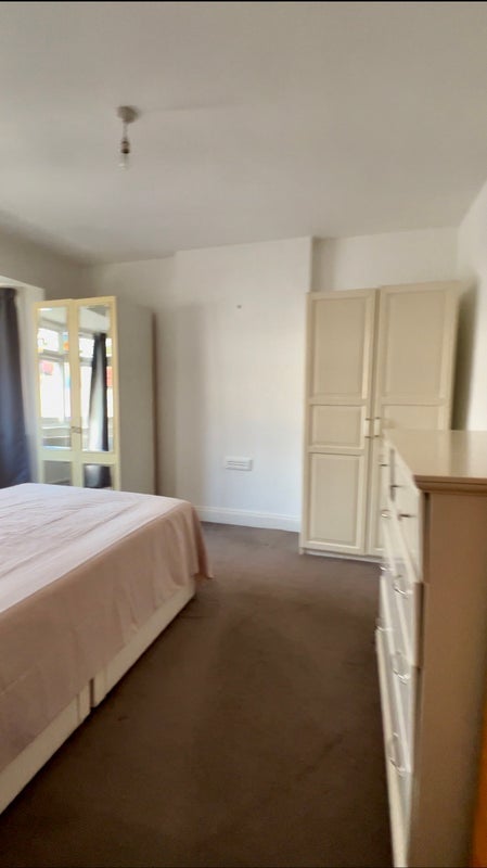 Room Broadview Road in Greater London