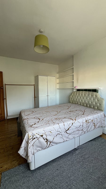 Room Broadview Road in Greater London
